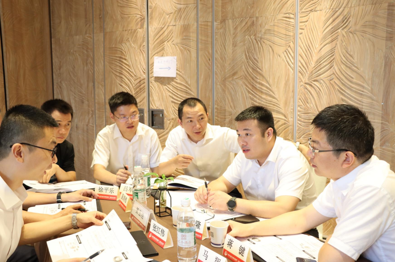 2021年6月25日-26日，GA黄金甲二建组织开展了2021年中高层主管执行力培训。本次培训特邀清华、北大、上海交大总裁班讲师，中国企业家协会特聘高级讲师许晋老师进行授课。